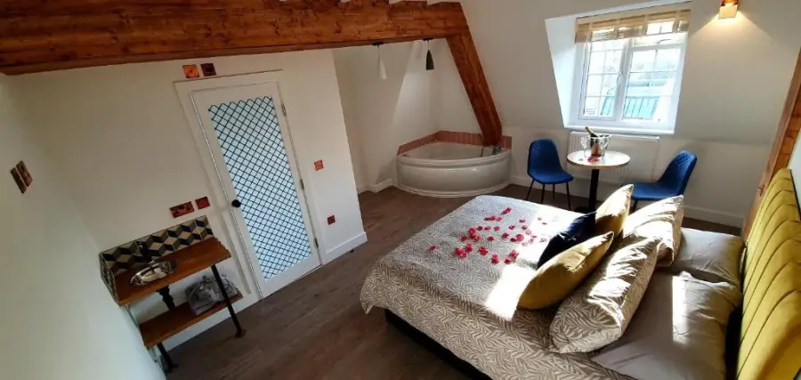 Deluxe Suite with Spa Bath at Angel Townhouse